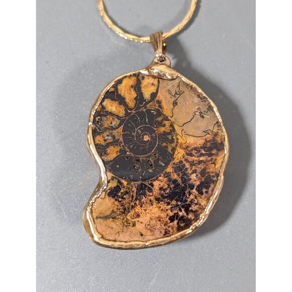 Vintage Brown Nautilus Shell Gold Dipped Pendant Necklace 28 in - Picture 5 of 9